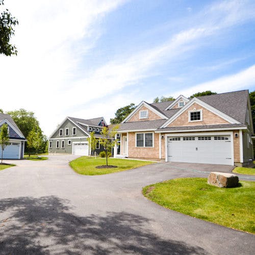 Thompson Pond Streetscape>